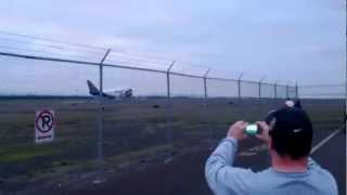 preview picture of video 'Boeing 747-400 Landing at the Eugene Airport, Oregon'