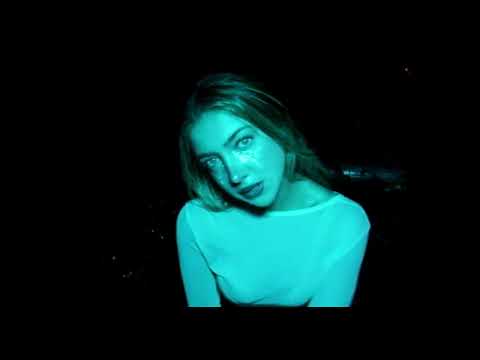 Charlotte Plank - crybby blue (Official Visualiser)