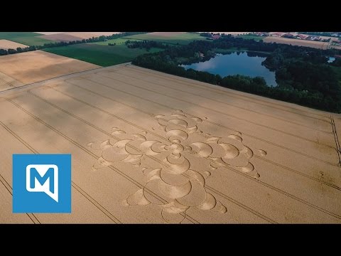 Spektakuläre Luftaufnahmen des Kornkreises in Mammendorf