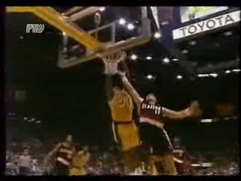 Shaquille O'Neal hit Sabonis and has been ejected