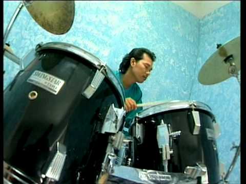 download lagu mp3 mp4 Lagu Malaysia Eye Hatiku Bukan Milikmu, download lagu Lagu Malaysia Eye Hatiku Bukan Milikmu gratis, unduh video klip Lagu Malaysia Eye Hatiku Bukan Milikmu