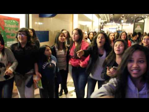 Poe gets swarmed by fans (STEEZY BOY RECORDS)