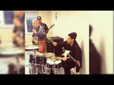 Red Hot Chili Peppers - Go Robot (Josh on Drums!)