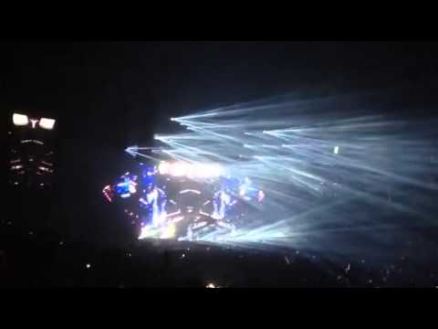 Wake me up / id / sky full of stars - avicii at Barclays
