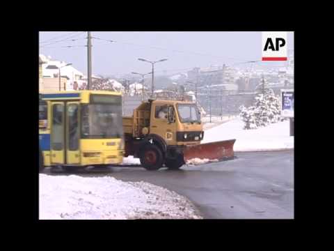 Heavy snow in Belgrade, traffic