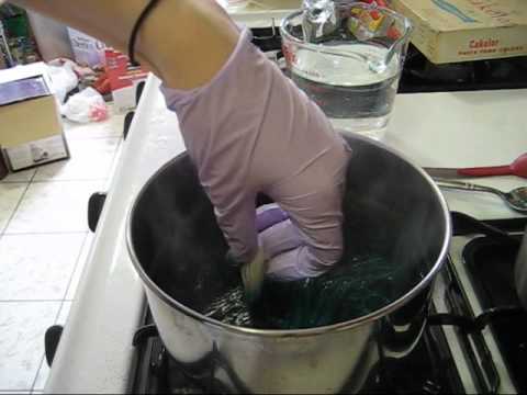 How to Dye Yarn with Food Coloring: Create a Gradient of Color on the Stove