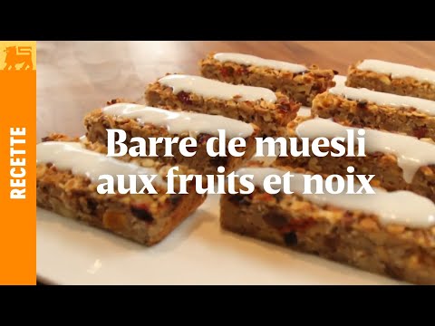 Barre de muesli aux fruits et noix, glaçage au yaourt