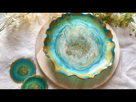 Beautiful Lacing in This Resin Ocean Serving Board