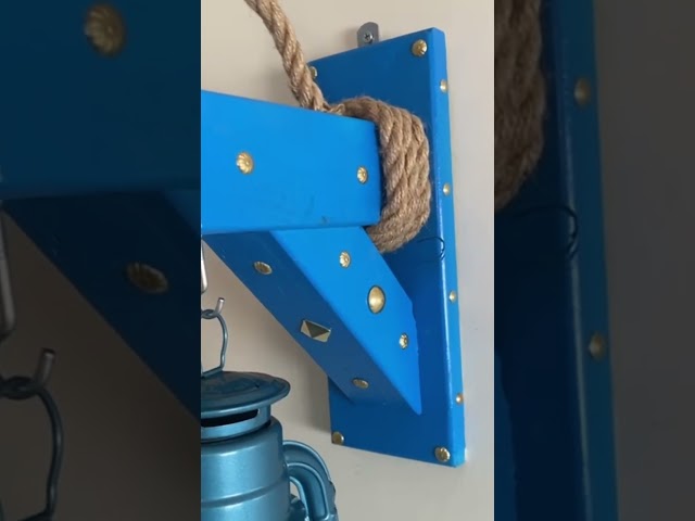 فانوس ازرق مع قاعده جدارية ازرق