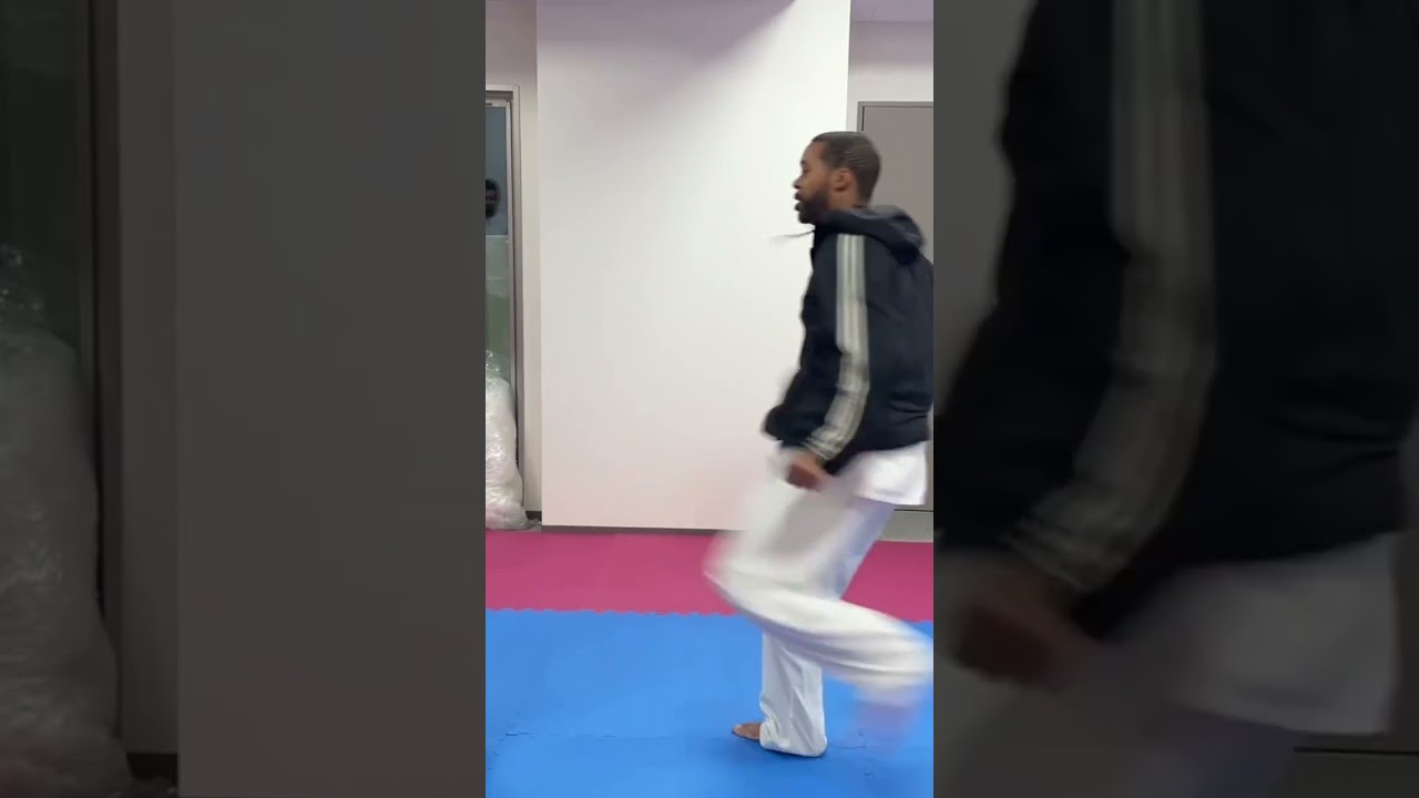 Moved into a new Dojang space. So nice to have a bag to play on again. 👊🏾🔥 #taekwondo #tkdkicks