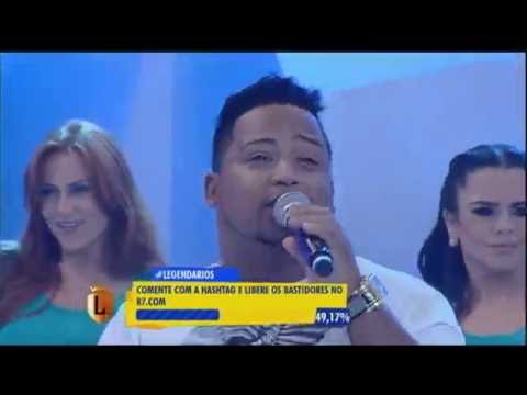 MC Nandinho e Nego Bam agitam a galera com o funk Malandramente