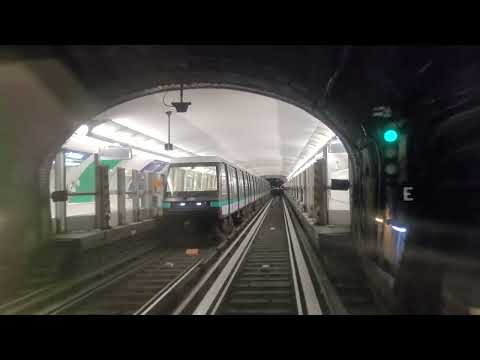 (Iulie 2024) Cab view linia 1 Paris Metro (Charles de Gaulle Etoille - Esplanade de la Defense)