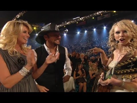 taylor swift sings "Tim McGraw" in front of Tim McGraw