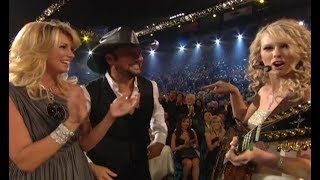 taylor swift sings &quot;Tim McGraw&quot; in front of Tim McGraw