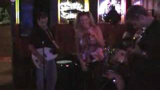 preview picture of video 'Elaine Tuttle with The Elevators Perform at The Great Notch Inn in Little Falls, NJ'