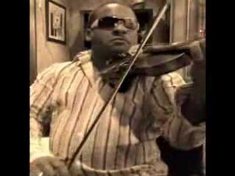 JULIO CUBA.The best salsa violinist improvising live.