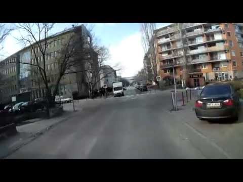 Did he beep at you on the zebra crossing? - Rád dudált a zebrán?