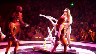 Do Something (Britney Spears) HD - Circus Tour Paris 6 Juillet