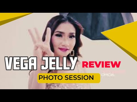 Yang pakai baju merah jangan sampe lolos, ihiyy (Vega Jelly - Photo Shoot)