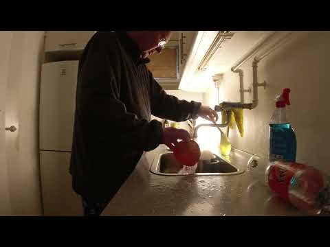 MongoTV_10816 - Mongo Madskole - Del 1 - KØDBOLLER i RIS og KARRY