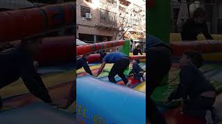 Castillo hinchable en la falla