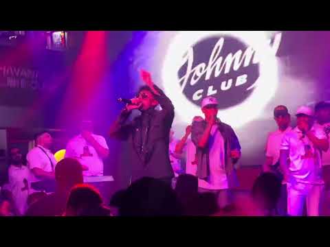 Bebeshito y el Yhona en el Johnny Club Havana Cuba