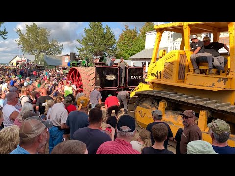 Case 150 vs Allis HD41 Dozer Exhibition tug-of-war. Albany Pioneer Days 2024