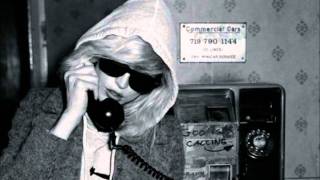 DÁVILA 666 - HANGING ON THE TELEPHONE