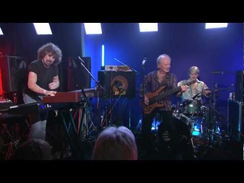 The Zombies feat. Colin Blunstone & Rod Argent - Hold Your Head Up