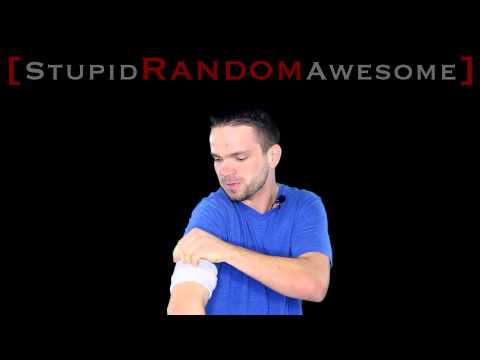 靴下のトリックとナイキのiPhone iPod腕章 (Nike iPhone iPod Armband With Sock Trick)