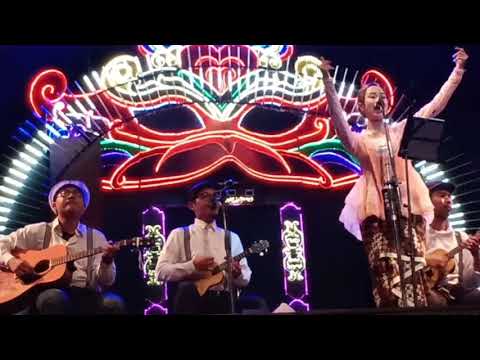 Welcome Song Medley by Keroncong Teras Yogyakarta (Raminten Cabaret Show)