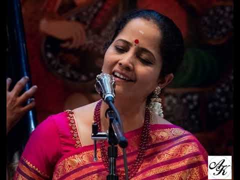 Smt. Gayathri Venkataraghavan - Ragam Thanam Pallavi - Charukesi (ragamalika swarams)