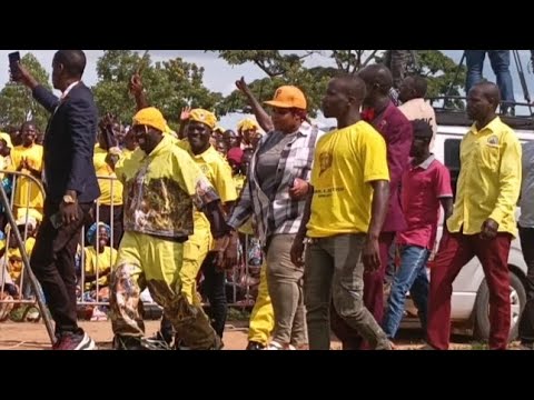 Bosmic Otim - You will kill me in Amuru - Don't play "Yoo Leng" Play my song. 