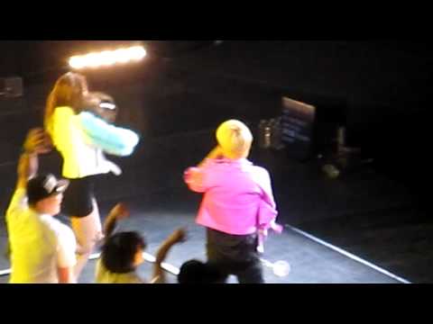 111023 SHINee Key + f(x) Krystal - My First Kiss SMTOWN NYC [fancam]