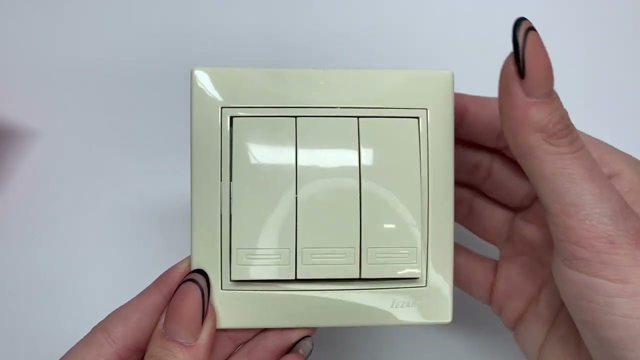 Выключатель трехклавишный с вставкой LEZARD Mira крем 701-0303-109