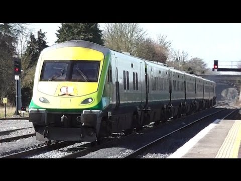 IE Mark 4 Intercity train + NIR 201 Class Loco 8209 - Kildare Station