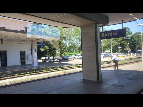 HD - Viaggio Intercity (IC 605) Milano C.LE - Taranto: arrivo alla stazione di Rimini