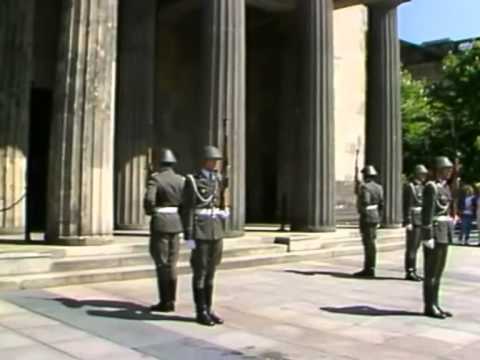 German Guard Change - NVA Wachablösung Wachregiment Friedrich Engels DDR