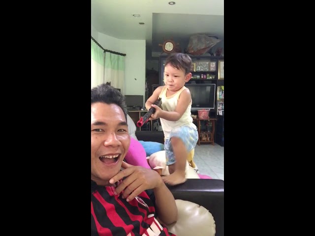 Недооценил силу игрушечного автомата