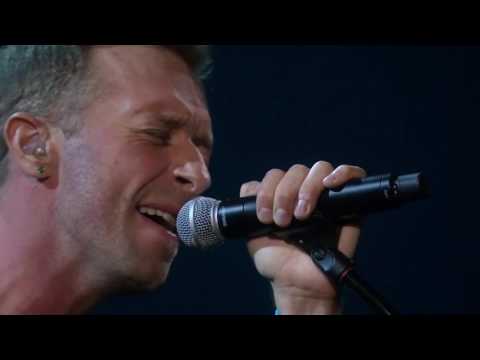 Chris Martins Tribute to George Michael A Different Corner at the 2017 Brit Awards   Feb 22, 2017