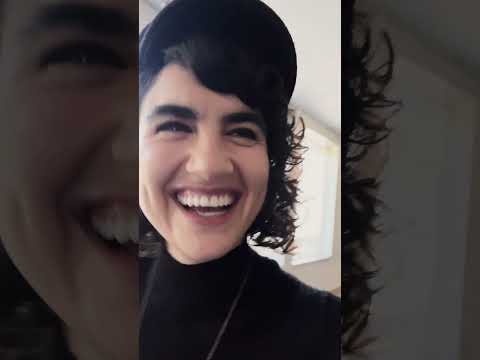 afbeelding the ghosts are friendly and give great tours 👻 step inside the set with the cast!