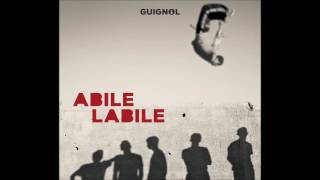 Kadr z teledysku Il merlo tekst piosenki Guignol