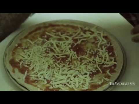 Пицария предлага марихуана към пиците си