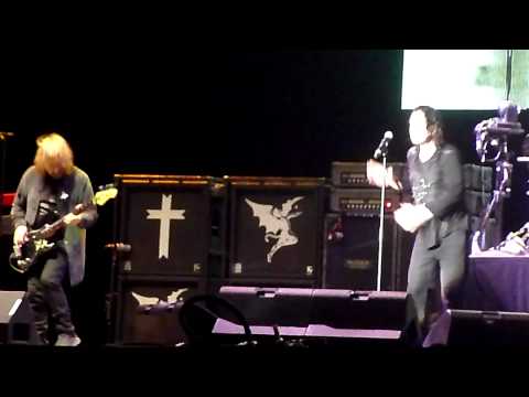 Ozzy Osbourne with Geezer Butler & Slash - War Pigs (Gods Of Metal, Milan, 24.06.2012)