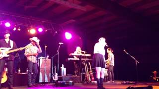 Lexi Lee singing with Neal McCoy