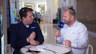 עו״ד יזהר נבון, מנכ״ל עמותת “מאירים מפיצים טוב” (חדשות ערוץ 7) - התמונה מוצגת ישירות מתוך אתר האינטרנט יוטיוב. זכויות היוצרים בתמונה שייכות ליוצרה. קישור קרדיט למקור התוכן נמצא בתוך דף הסרטון