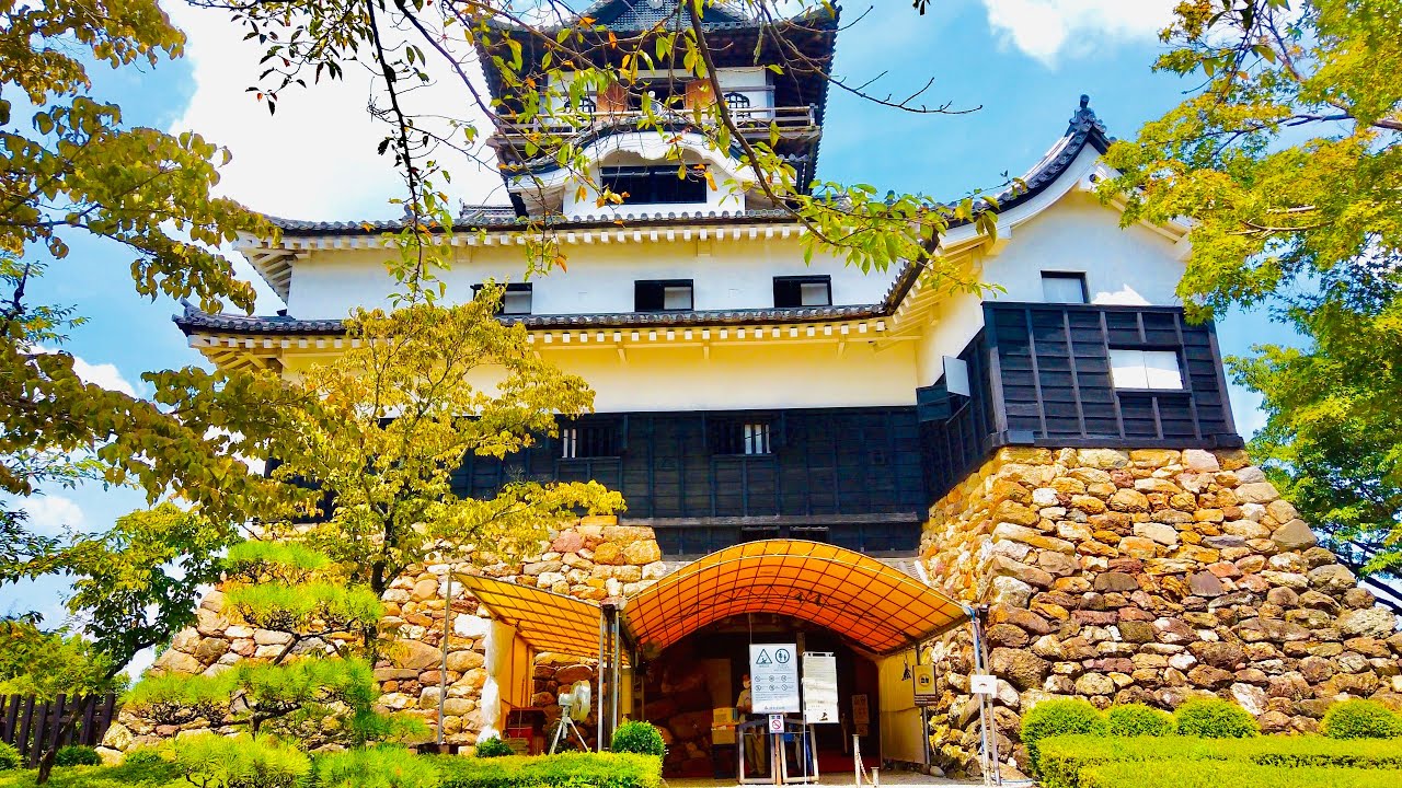 Immersive street-level walking tour through Inuyama Castle, Japan, showcasing authentic urban landscapes, local architecture, and the vibrant atmosphere of the city's neighborhoods