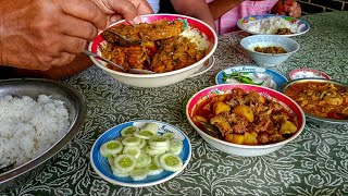 Download lagu Eating Lunch(Rice/Spicy Chicken Curry/Fish Curry/Mutton Curry) With Friends at Saiful's Place mp3