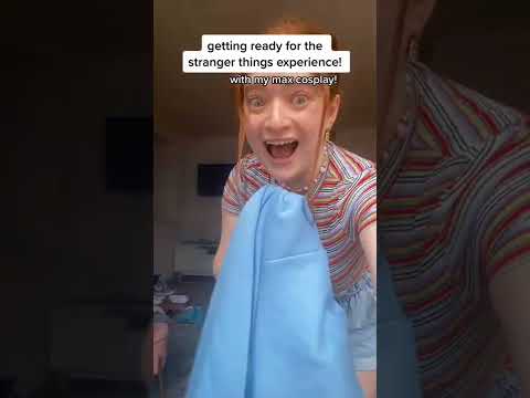 getting ready for stranger things experience (in cosplay!) #strangerthings #strangerthings4
