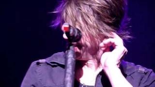 John Rzeznik&#39;s reaction to a guy screaming in the crowd